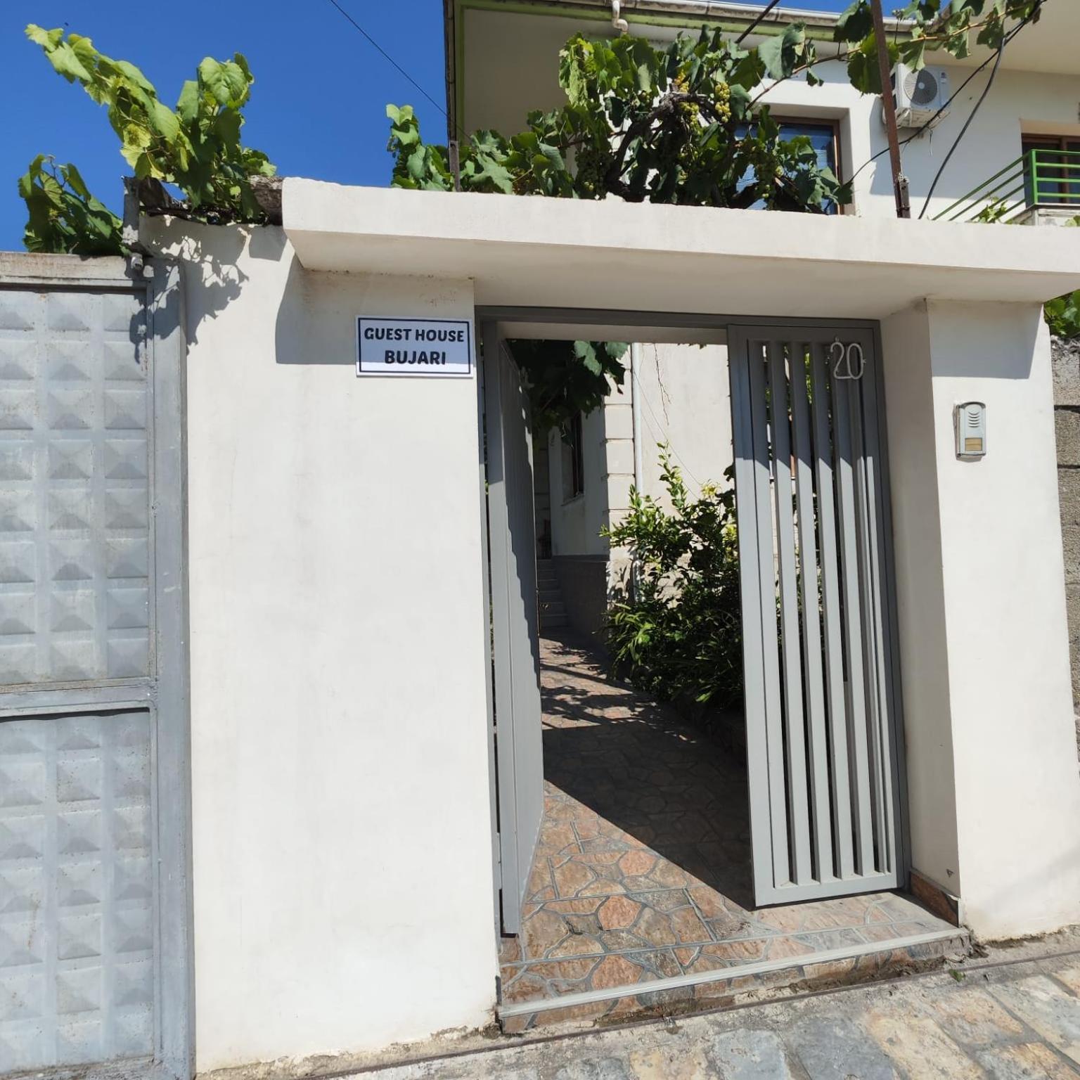 Apartament Bujari